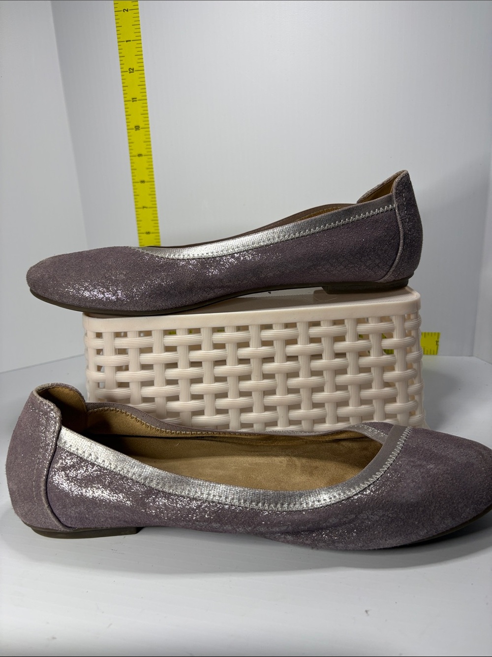 Vionic Mauve /‎ lavender Glitter Ballet Flats with Metallic Trim. Box 28